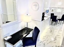 MONDRIAN Luxury Suites & Apartments Old Town Market Square
