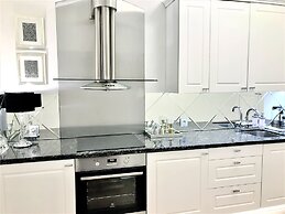 MONDRIAN Luxury Suites & Apartments Old Town Market Square