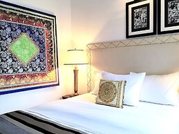 MONDRIAN Luxury Suites & Apartments Old Town Market Square