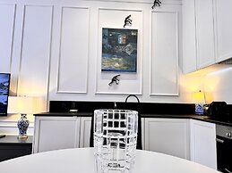 MONDRIAN Luxury Suites & Apartments Old Town Market Square