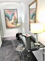 MONDRIAN Luxury Suites & Apartments Old Town Market Square