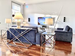 MONDRIAN Luxury Suites & Apartments Old Town Market Square