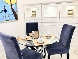 MONDRIAN Luxury Suites & Apartments Old Town Market Square