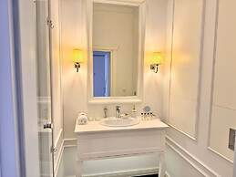 MONDRIAN Luxury Suites & Apartments Old Town Market Square