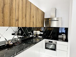 MONDRIAN Luxury Suites & Apartments Old Town Market Square