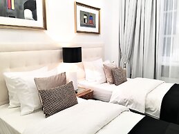 MONDRIAN Luxury Suites & Apartments Old Town Market Square