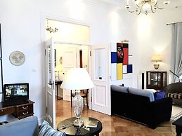 MONDRIAN Luxury Suites & Apartments Old Town Market Square