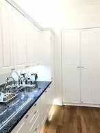 MONDRIAN Luxury Suites & Apartments Old Town Market Square