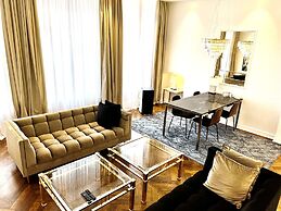 MONDRIAN Luxury Suites & Apartments Old Town Market Square