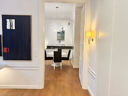 MONDRIAN Luxury Suites & Apartments Old Town Market Square