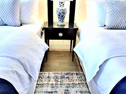 MONDRIAN Luxury Suites & Apartments Old Town Market Square