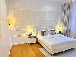 MONDRIAN Luxury Suites & Apartments Old Town Market Square