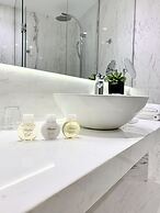 MONDRIAN Luxury Suites & Apartments Old Town Market Square