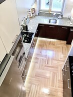 MONDRIAN Luxury Suites & Apartments Old Town Market Square