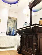 MONDRIAN Luxury Suites & Apartments Old Town Market Square