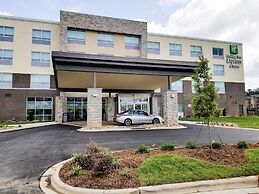 Holiday Inn Express & Suites Charlotte NE - University Area by IHG