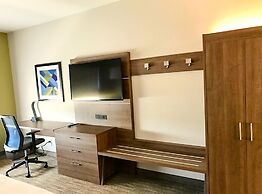 Holiday Inn Express & Suites Charlotte NE - University Area by IHG