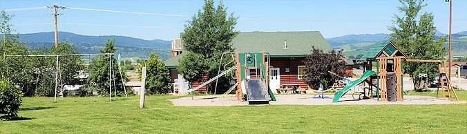 Wolf Den Log Cabin Motel and RV Park