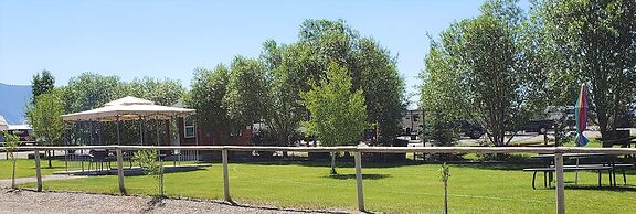 Wolf Den Log Cabin Motel and RV Park