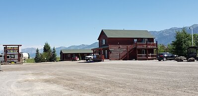 Wolf Den Log Cabin Motel and RV Park