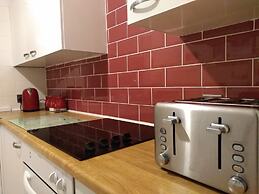 Perfect City Center Location, Parking, 4 Beds