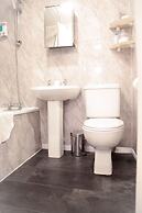 Perfect City Center Location, Parking, 4 Beds