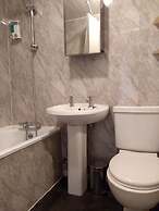 Perfect City Center Location, Parking, 4 Beds