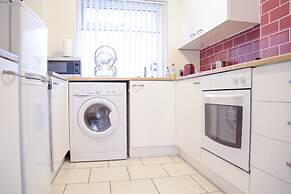 Perfect City Center Location, Parking, 4 Beds