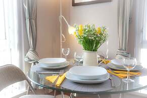 Perfect City Center Location, Parking, 4 Beds