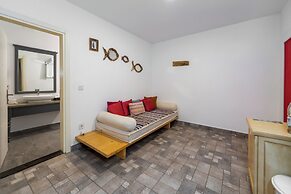 Kefi Beach and Suites