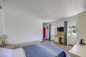 Kefi Beach and Suites