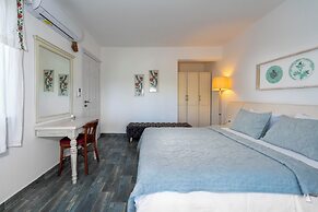 Kefi Beach and Suites