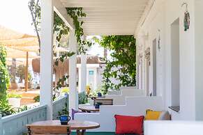 Kefi Beach and Suites