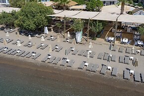 Kefi Beach and Suites