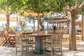 Kefi Beach and Suites