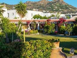 Kefi Beach and Suites