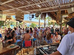 Kefi Beach and Suites