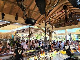 Kefi Beach and Suites