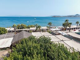 Kefi Beach and Suites