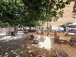 Kefi Beach and Suites