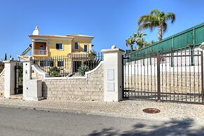 Villas2Go2 Viva Galé