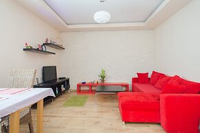 ShortStayPoland Solidarnosci B8