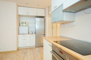 ShortStayPoland Solidarnosci B8