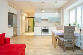 ShortStayPoland Solidarnosci B8