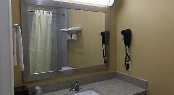 Deluxe Inn & Suites Baytown