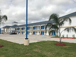 Deluxe Inn & Suites Baytown