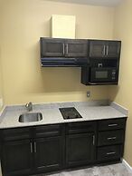 Deluxe Inn & Suites Baytown