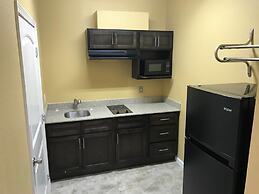 Deluxe Inn & Suites Baytown