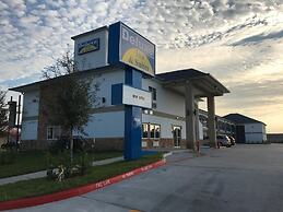 Deluxe Inn & Suites Baytown
