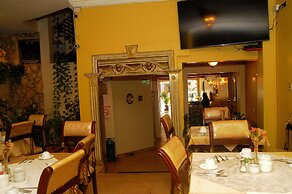 Colony Inn Hotel